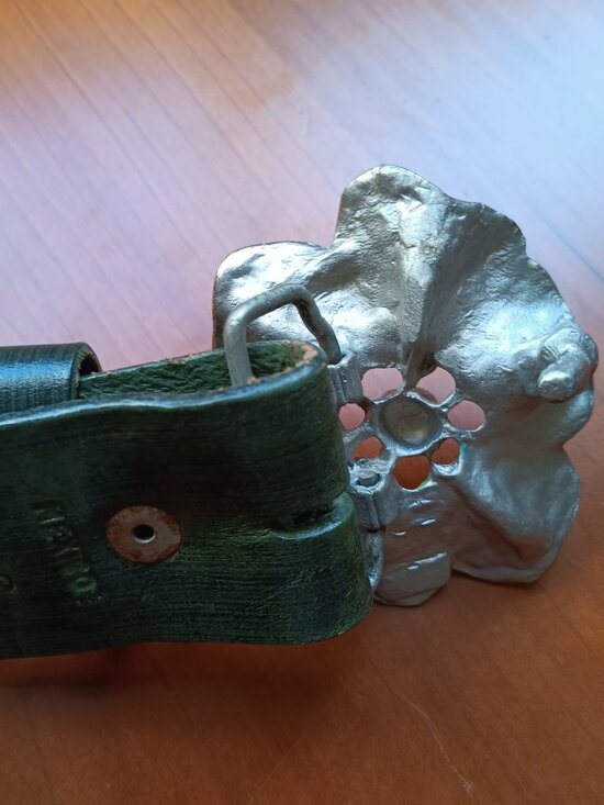 Pre-Loved Women\'s Green Woven Leather Belt with Hibiscus Flower Buckle 36 Inch
